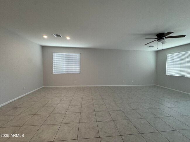 Foto del edificio - 24623 W Mohave St