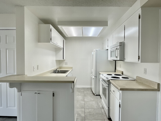 Kitchen - 32502 Cathedral Canyon Dr