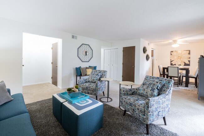 Plano de planta de la sala de estar de 2 dormitorios en University Park Apartments - University Park