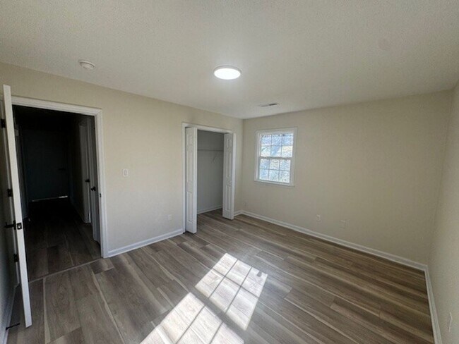 Foto del edificio - ****** HALF OFF FIRST FULL MONTH OF RENT!! ******