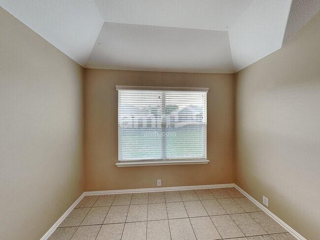 Building Photo - 1810 Sparrow Ln