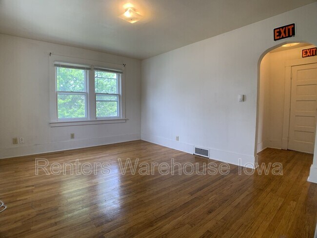 Building Photo - 2640 Cottage Grove Ave