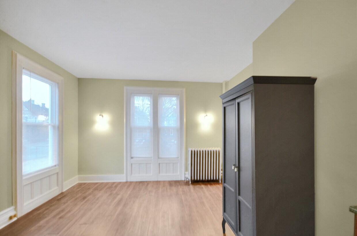 Primary Photo - 925 Orchard St