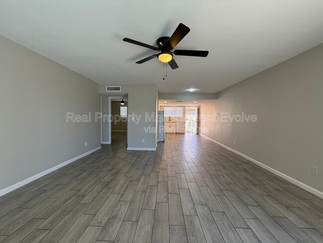 Foto del edificio - 3302 W Loma Ln