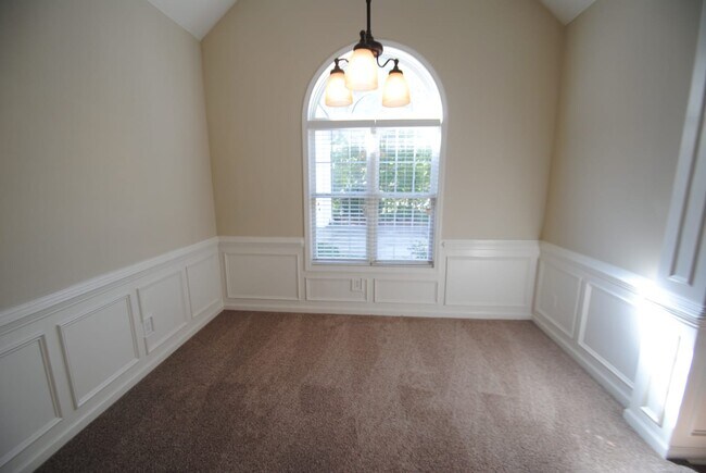 Building Photo - 5870 Cedar Ridge Trl