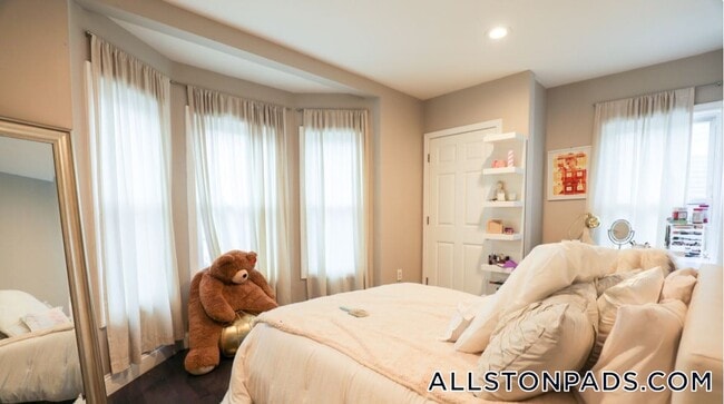 Foto del edificio - 77 Linden St