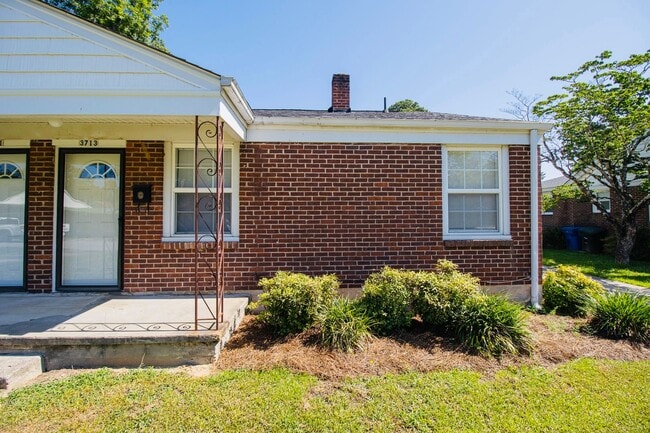 Foto del edificio - Charming 2-Bedroom Duplex in Rosewood – Available July 2026!