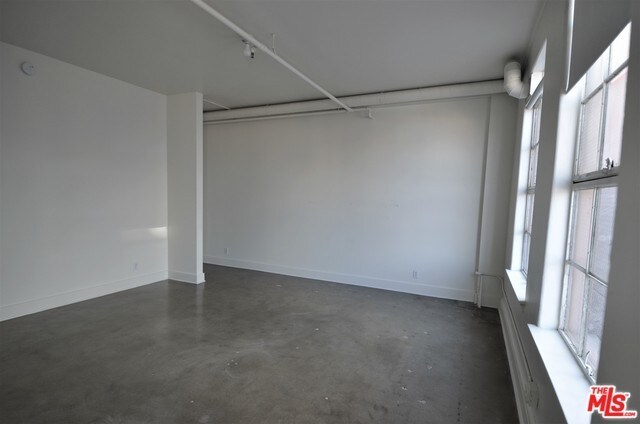 Foto del edificio - 846 S Broadway