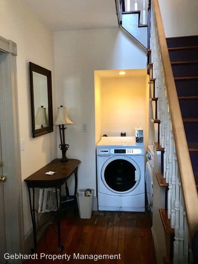 Building Photo - 12 May St