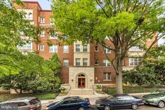 Building Photo - 1615 Kenyon St NW