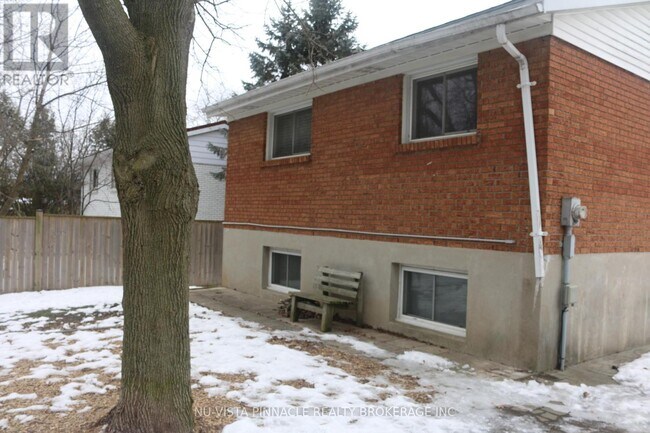 Building Photo - 456 Rippleton Rd