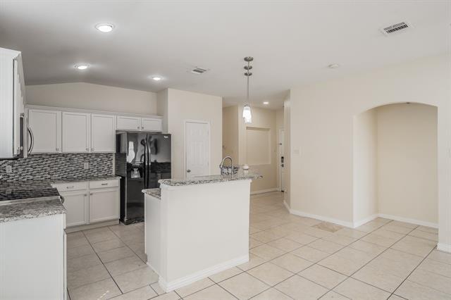 Building Photo - 8932 Sunny Hollow Dr