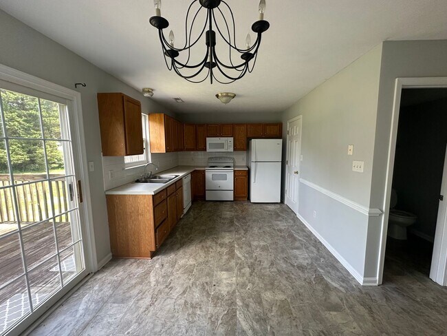 Building Photo - 3 Bedroom Townhouse in Campbell County