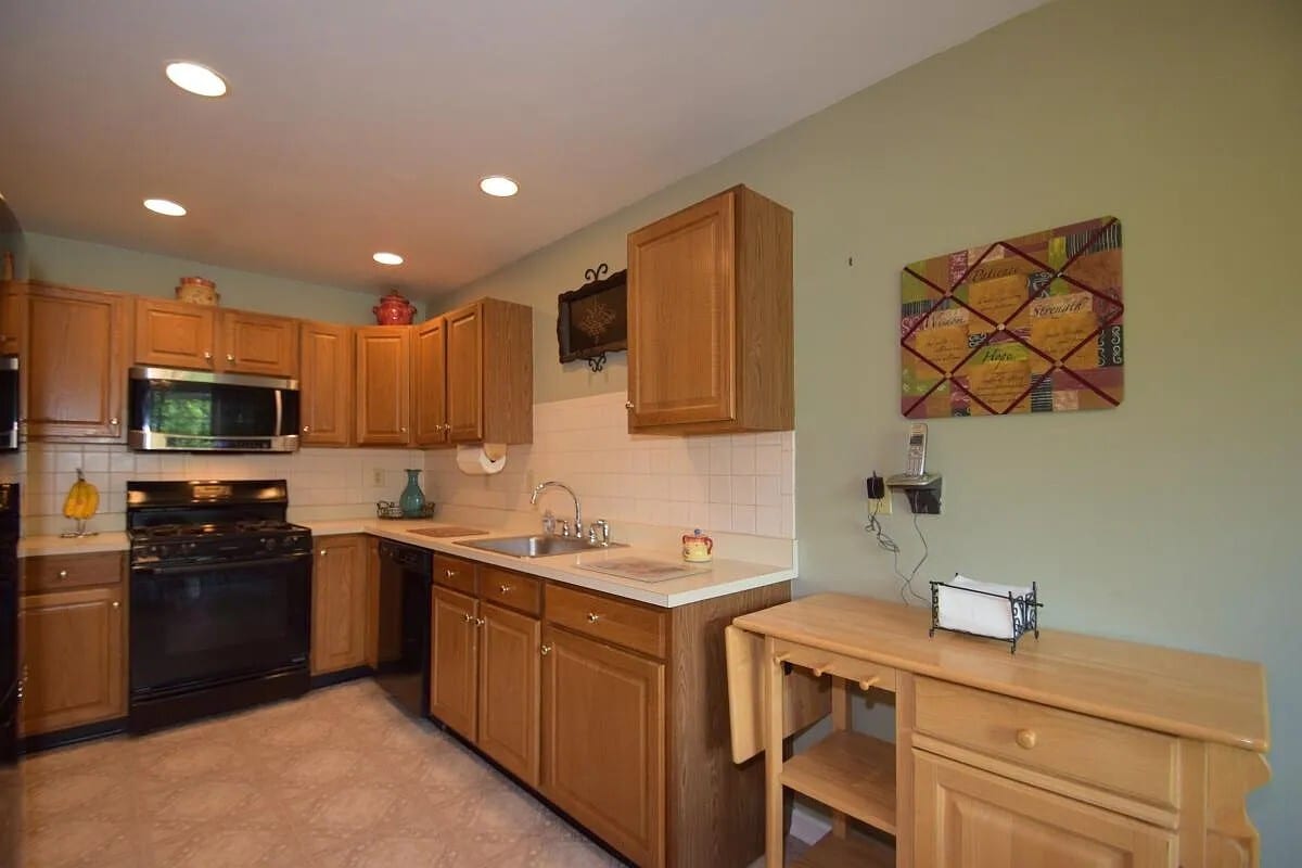 Primary Photo - 555 Broxton Ct