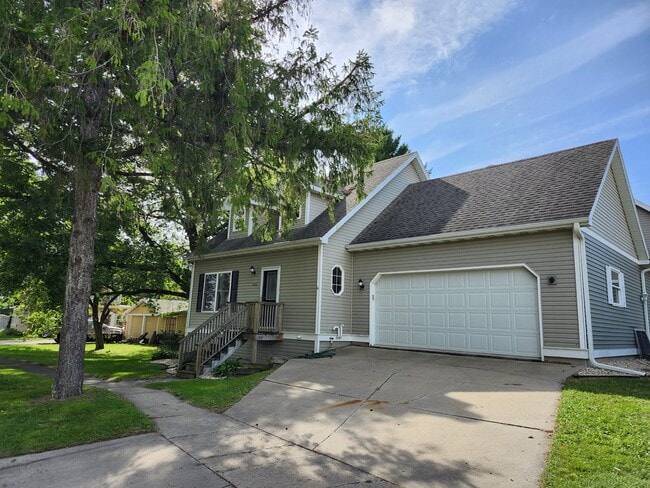 Building Photo - 1323 W Main St