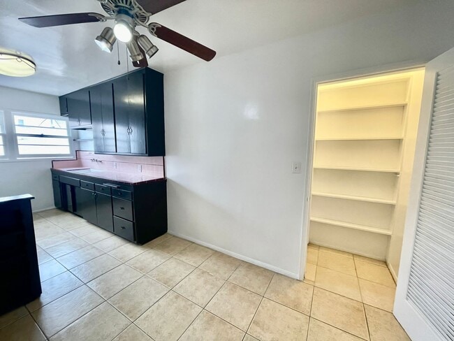 Foto del edificio - 7571 Willoughby Ave