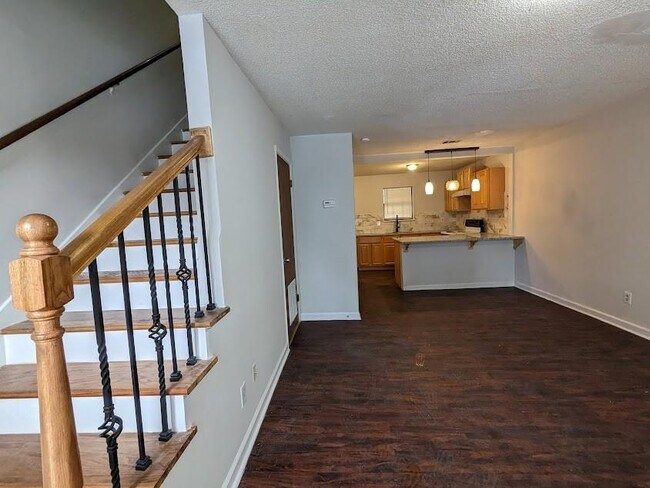 Building Photo - 3728 Oakwood Hills Dr