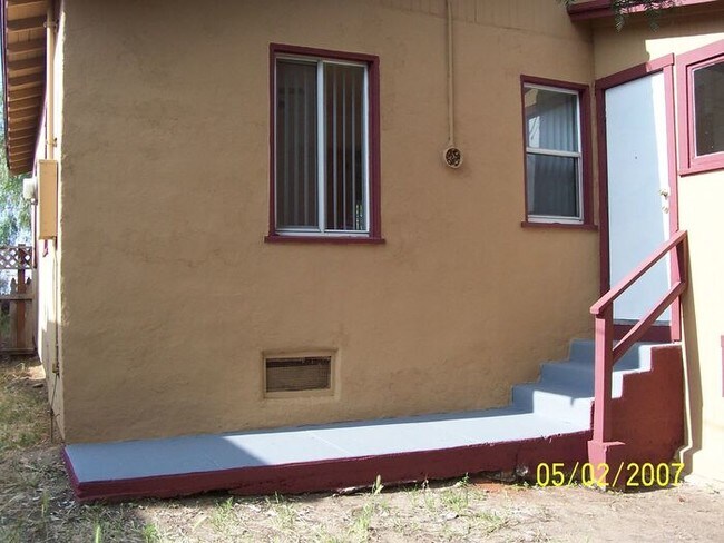 Building Photo - Charming 2 bedroom house