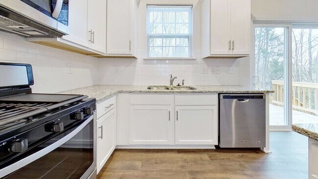 Foto del edificio - 4119 Richard Andrew Dr