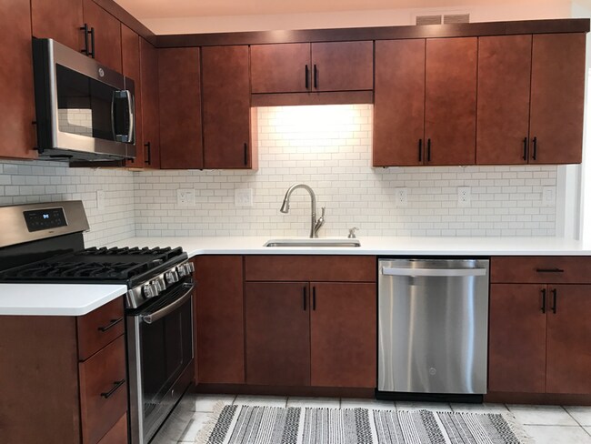 Foto del edificio - 575 N Broadway