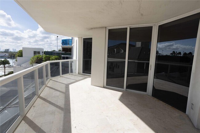 Foto del edificio - 4779 Collins Ave