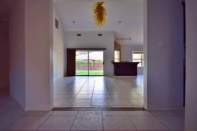 Foto del edificio - 3801 San Roman St