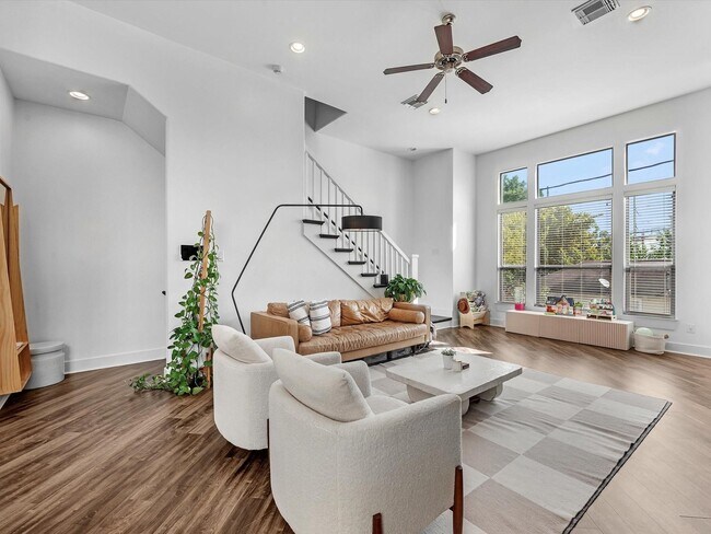 Foto del edificio - 3421 Gillespie St