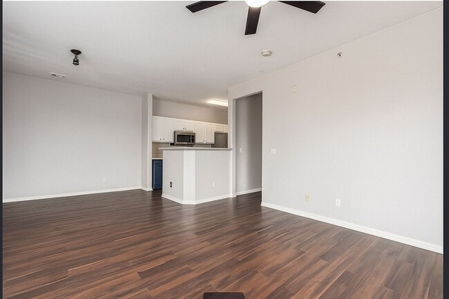 Building Photo - Bright, Spacious & Move-In Ready Penthouse Living in Littleton!  Available Now