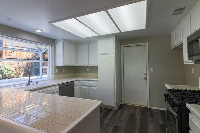 Foto del edificio - Upgraded and super clean!