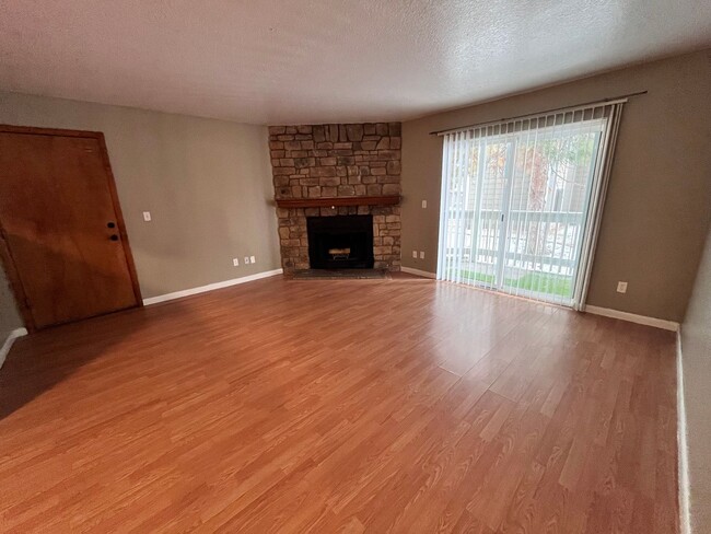 Foto del edificio - Large 3-bedroom 2 Bathroom in Robinwood!