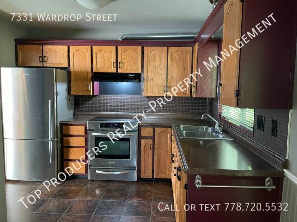 Building Photo - Whole House 2 Kitchens