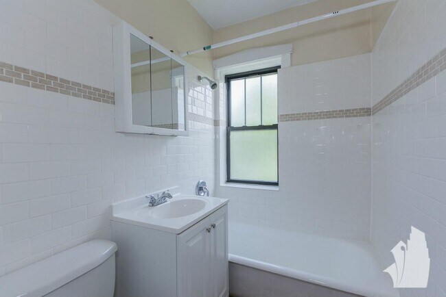 Foto del edificio - 4636 N Winchester Ave