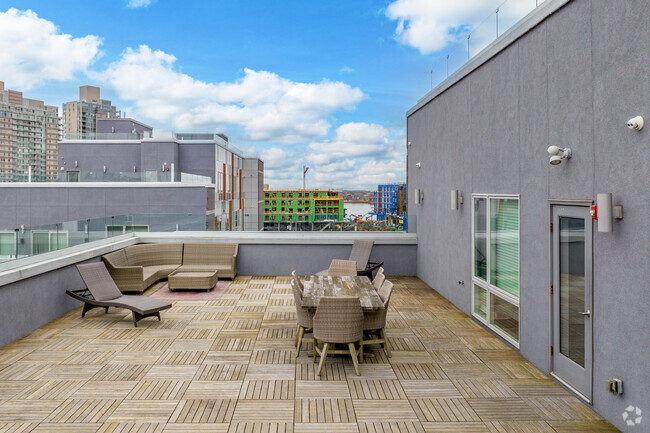 Shared Roofdeck - WLIVING at 117 Spring Garden