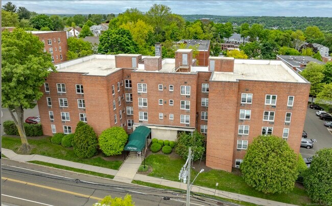 Building Photo - 45 Maple St