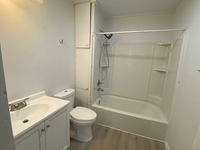 Foto del edificio - 618 Douglas Ct