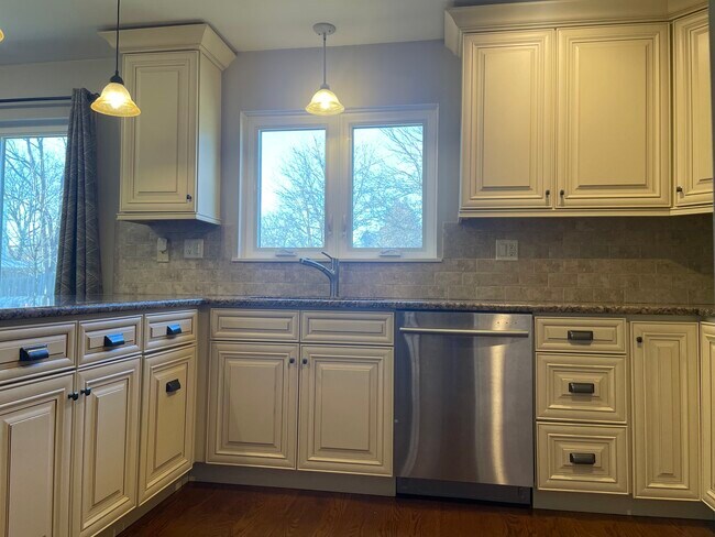 Building Photo - 836 Benridge Ct