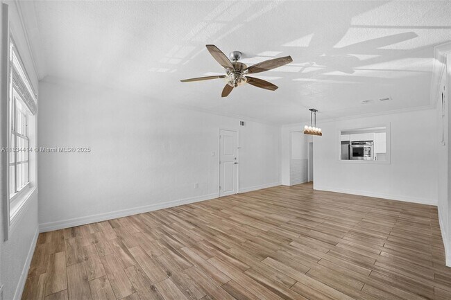 Foto del edificio - 6381 SW 39th St