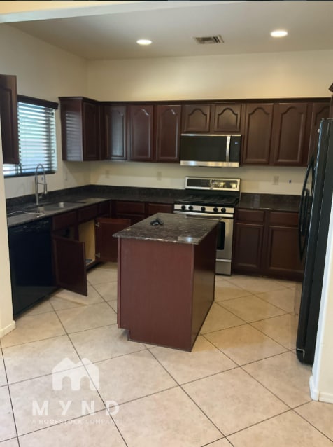 Building Photo - 1584 W Homecoming Way