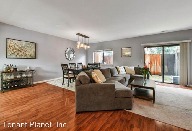 Foto del edificio - 3 br, 2.5 bath House - 54 Chumalia St Unit 03
