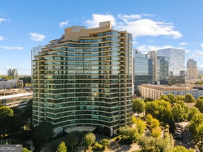 Building Photo - 700 Park Regency Pl NE