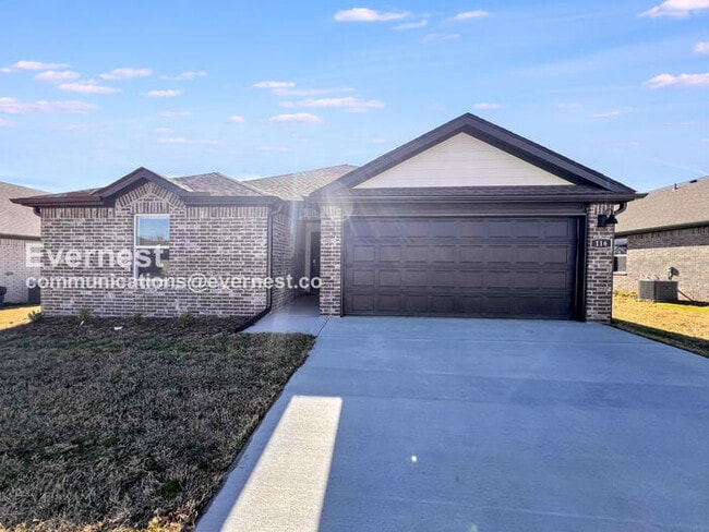 Building Photo - 116 E Sunbelt Ct