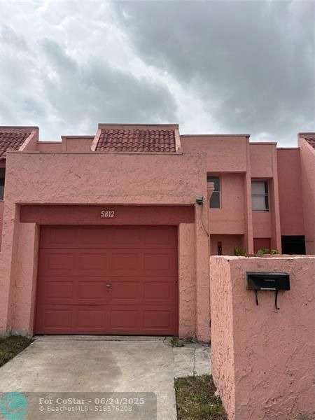 Foto del edificio - 5812 NW 16th St