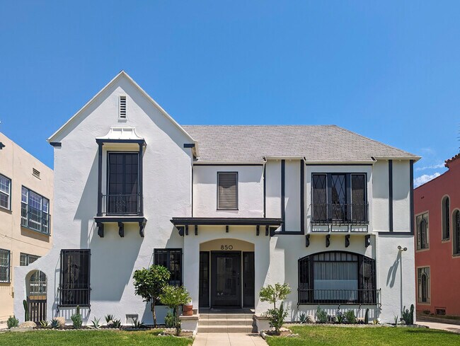 Foto del edificio - 850 S Mansfield Ave