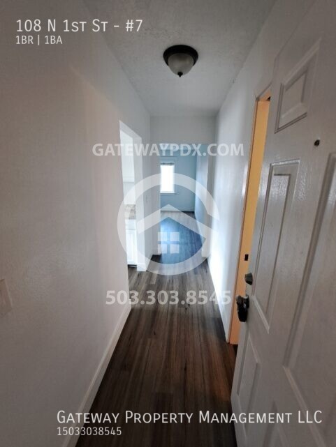 Foto del edificio - 108 N 1st St
