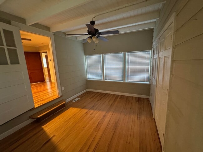 Building Photo - 116 Stewart St