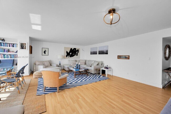 Building Photo - 607 Ocean Dr