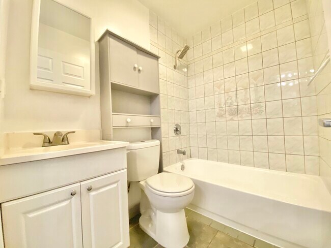 Building Photo - 403 S Alvarado St