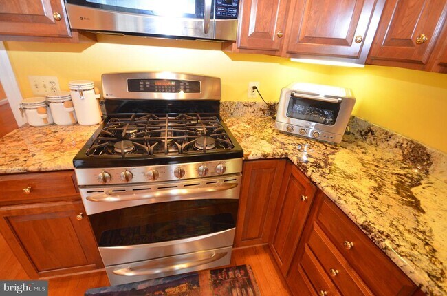 Building Photo - 6413 Gladys May Ln