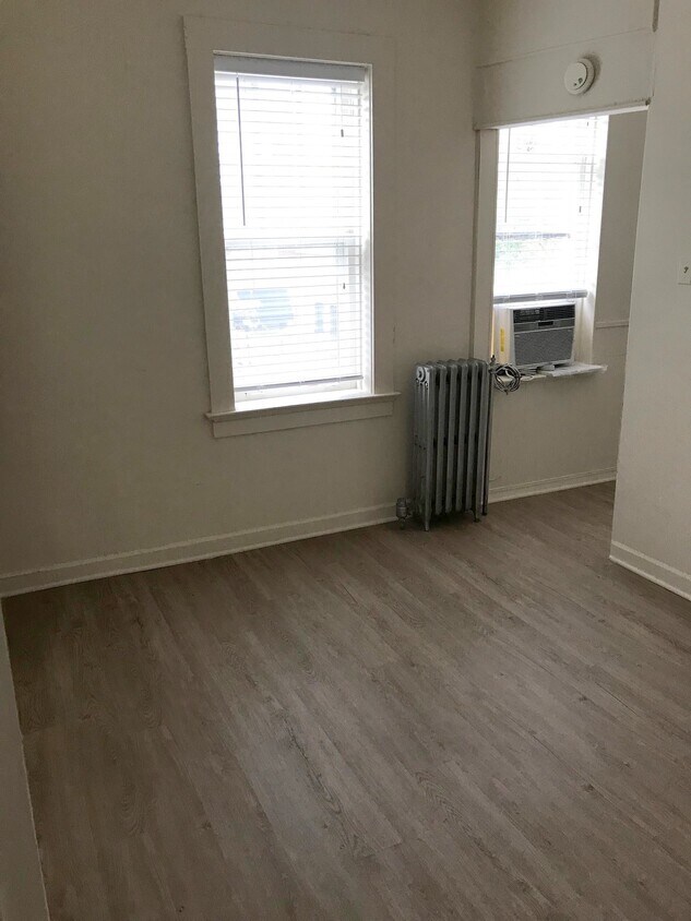 living room - 1607 Maple Ave