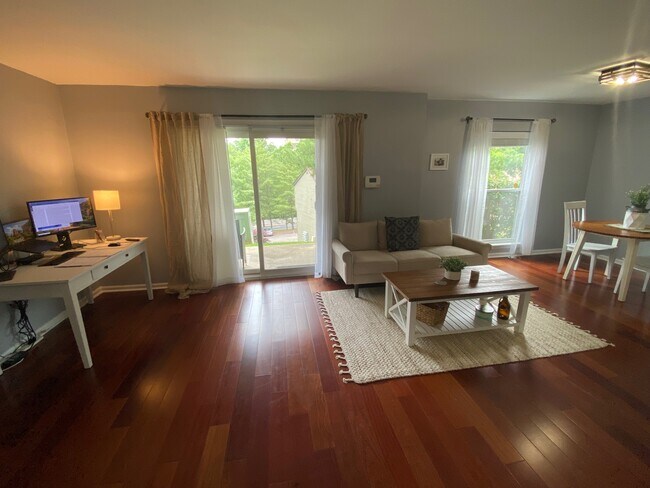 Foto del edificio - 408 Summit Ridge Pl
